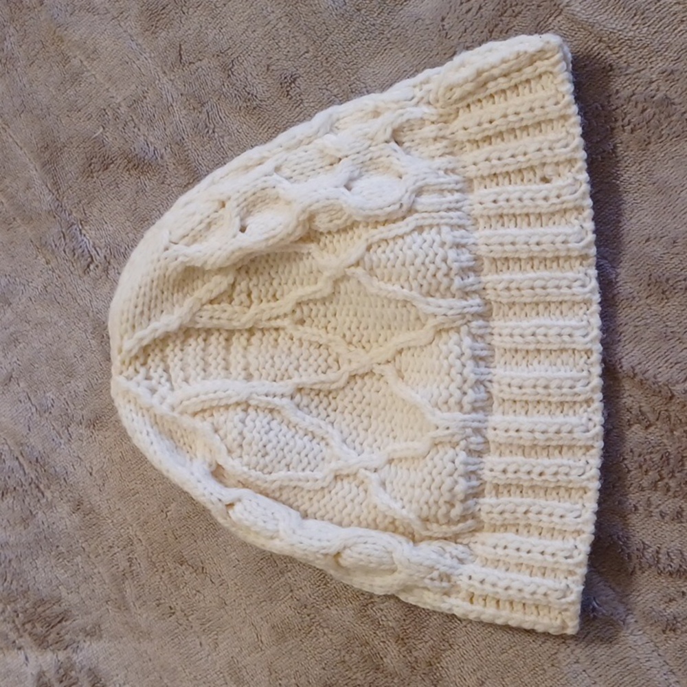 Carraigdonn 100% merlino wool cable knit cap in cream, made in Ireland.